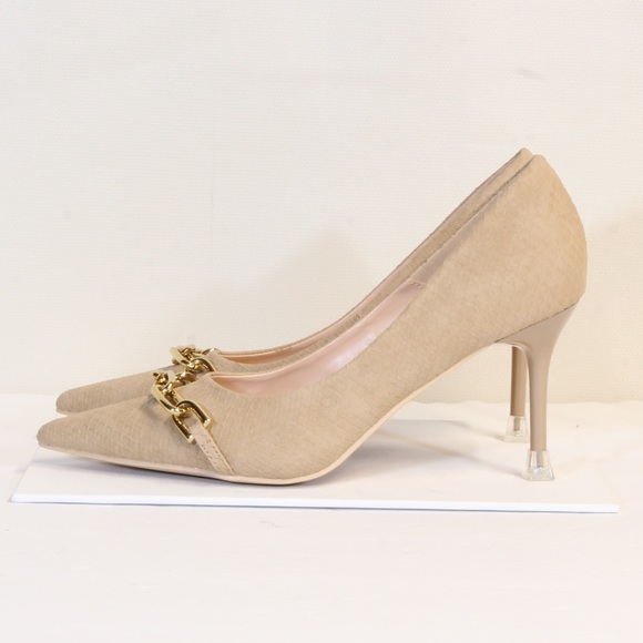 Tan Women's Pumps with Attached Gold Plated Link Chain Size 6 NWOT - Picture 7 of 8